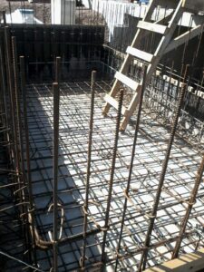 Строительство бассейна на участке клиента